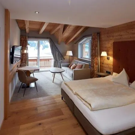 Alpenjuwel Rohnenspitze 3* Zöblen